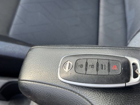 Used 2025 Nissan Versa SV FWD image 21