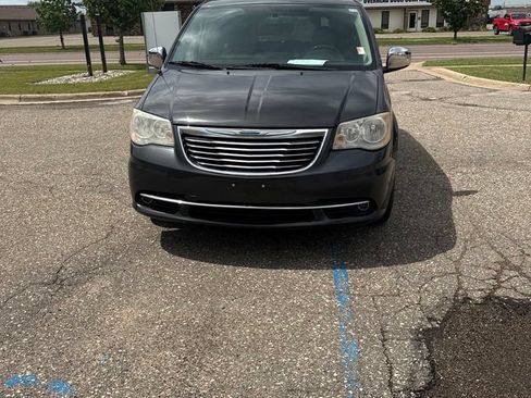 Used 2012 Chrysler Town & Country Touring-L w/ Trailer Tow Group FWD image 2