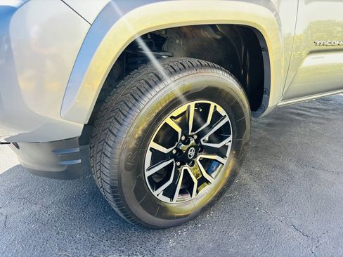 Used 2022 Toyota Tacoma TRD Sport image 12