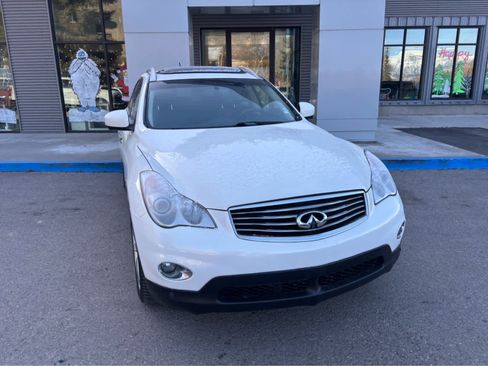 Used 2015 INFINITI QX50 Journey w/ Premium Package image 4