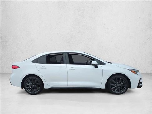 Used 2025 Toyota Corolla SE FWD image 4