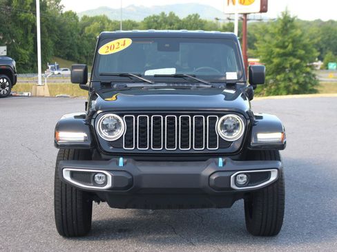 Used 2024 Jeep Wrangler Unlimited Sahara AWD/4WD image 2