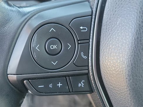 Used 2021 Toyota Camry SE image 5