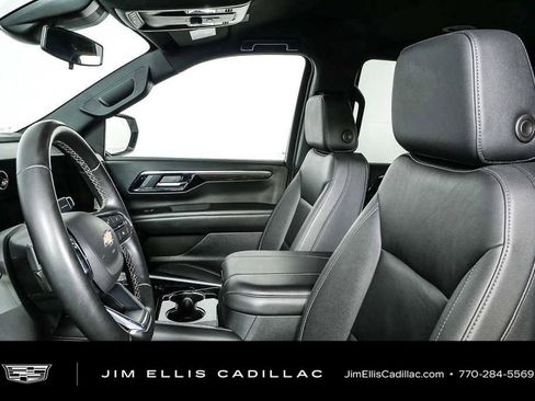 Used 2025 Chevrolet Tahoe LT RWD image 5