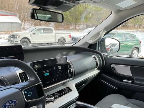 Used 2025 Ford Expedition Max Active AWD/4WD image 27