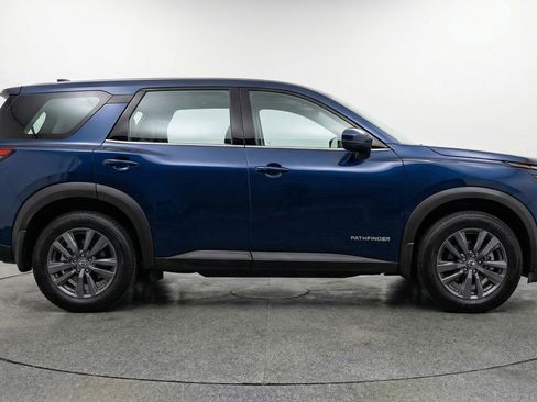 Used 2025 Nissan Pathfinder SV FWD image 11