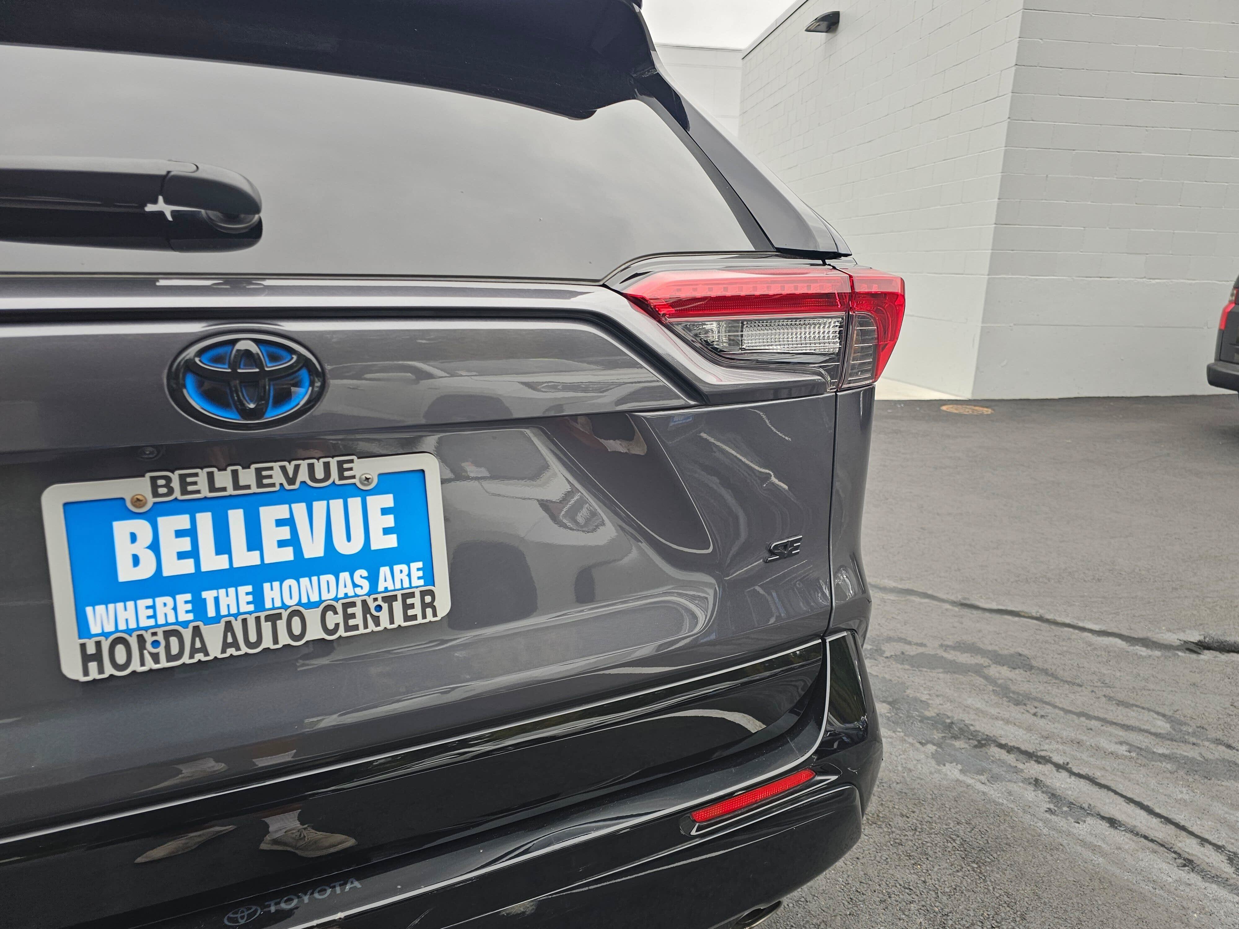 Used 2023 Toyota RAV4 SE w/ Weather & Moonroof Package AWD/4WD image 17
