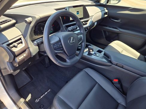 Used 2025 Lexus UX 300h FWD image 10