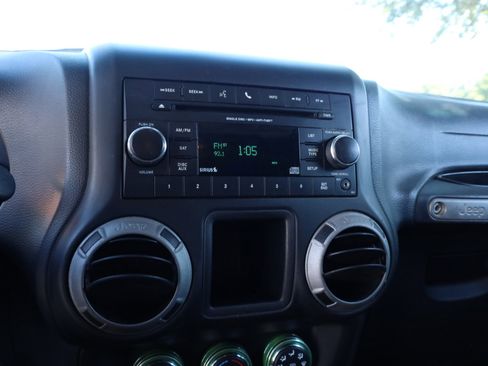 Used 2015 Jeep Wrangler Unlimited Sport w/ Connectivity Group image 29