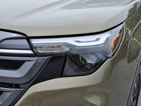 Certified 2025 Subaru Forester Premium AWD/4WD image 9