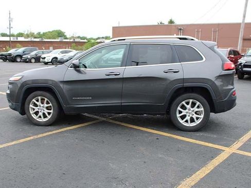 Used 2016 Jeep Cherokee Latitude w/ Cold Weather Group FWD image 7