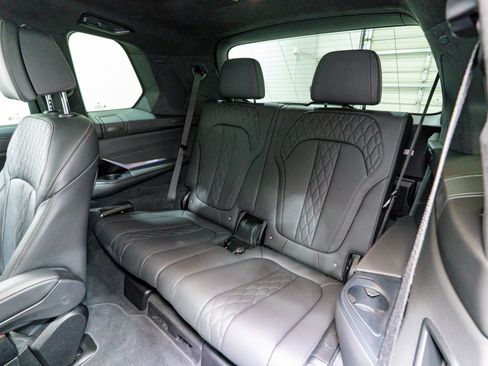 Used 2024 BMW X7 xDrive40i w/ M Sport Package image 32