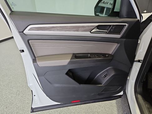 Certified 2023 Volkswagen Atlas Cross Sport SE FWD image 15