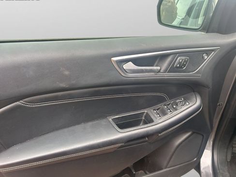 Used 2021 Ford Edge Titanium image 12