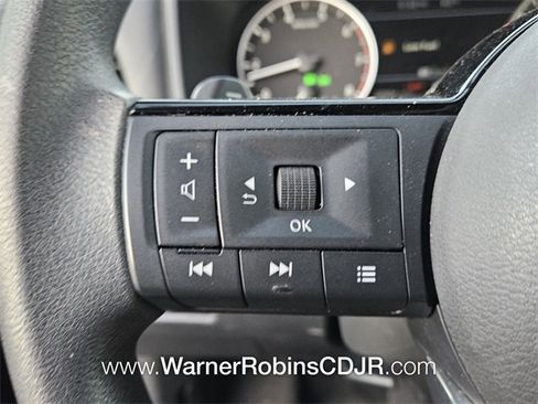 Used 2023 Nissan Rogue SV image 23