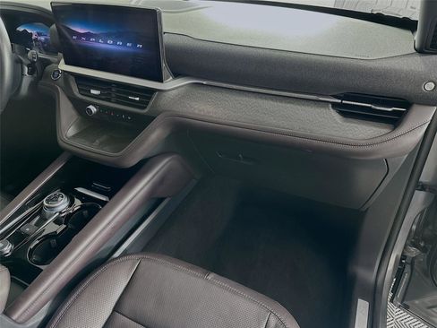 Used 2025 Ford Explorer Platinum w/ LUX Leather Package image 28