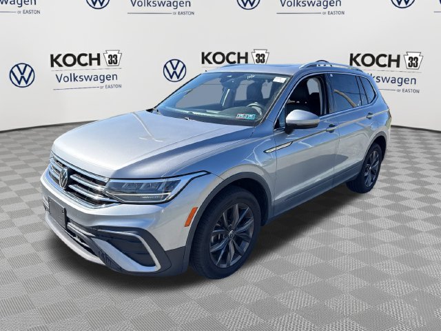 Used 2022 Volkswagen Tiguan SE w/ Panoramic Sunroof Package AWD/4WD image 3