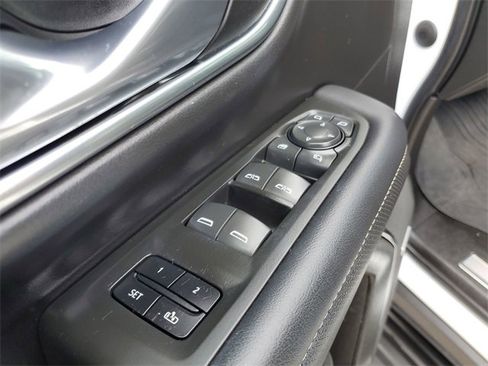 Used 2022 GMC Yukon SLT w/ SLT Premium Package image 21