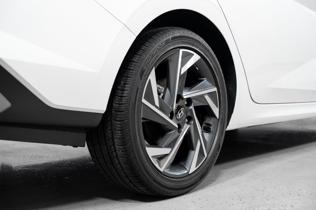 Certified 2025 Hyundai Elantra SEL FWD image 8