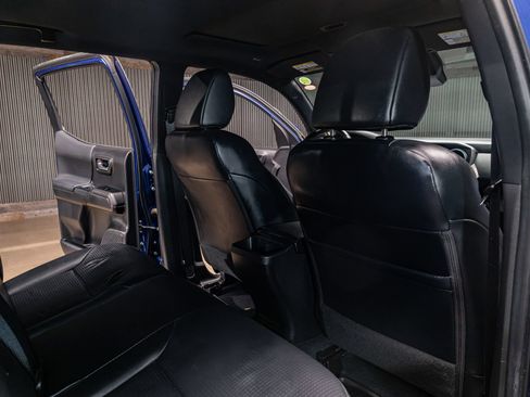 Used 2022 Toyota Tacoma TRD Sport w/ TRD Premium Sport Package AWD/4WD image 24