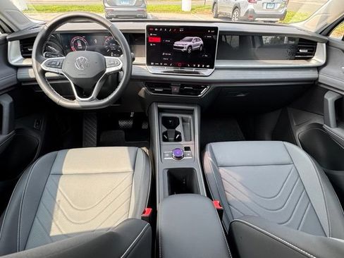 Certified 2025 Volkswagen Tiguan SE AWD/4WD image 10