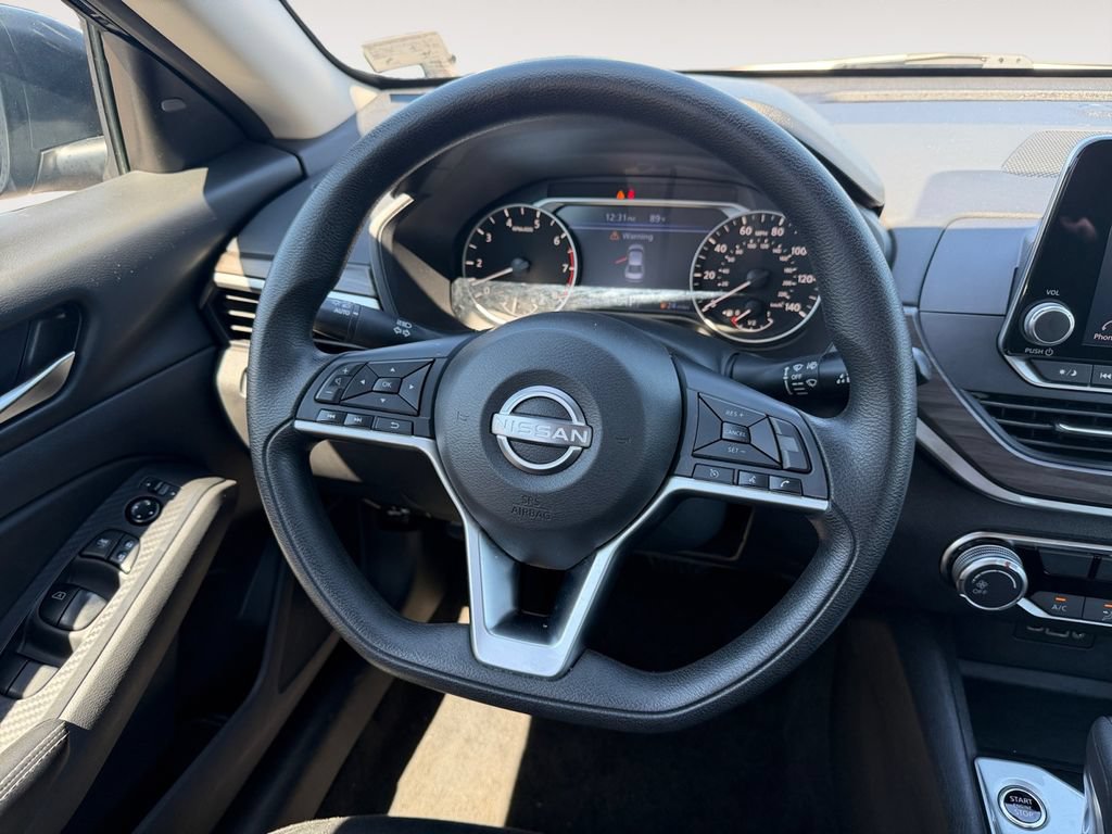 Used 2025 Nissan Altima 2.5 SV FWD image 12
