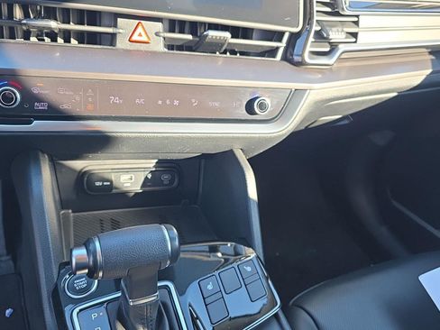 Used 2023 Kia Sportage EX image 21