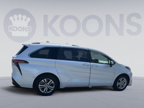 Used 2024 Toyota Sienna Platinum image 12