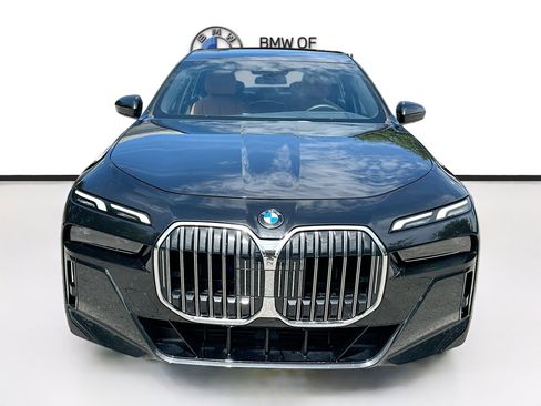 Certified 2024 BMW 740i RWD image 2