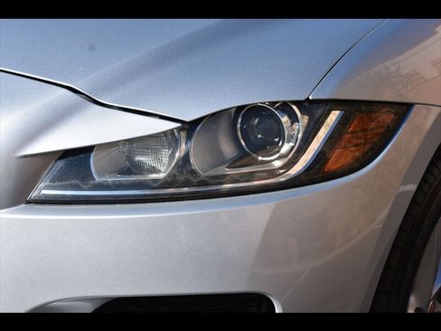 Used 2019 Jaguar F-PACE Premium image 46