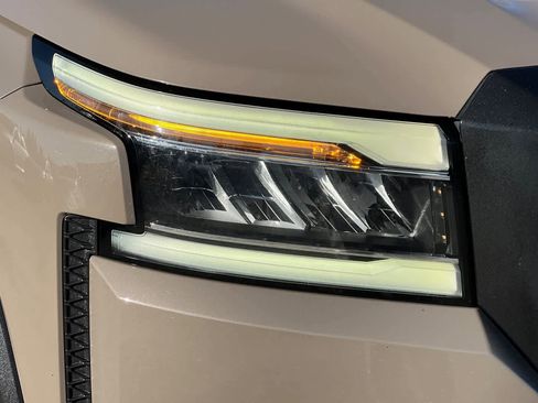 Used 2023 Nissan Frontier PRO-4X w/ Technology Package AWD/4WD image 32