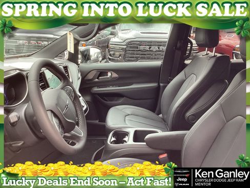 New 2026 Chrysler Pacifica Select image 14