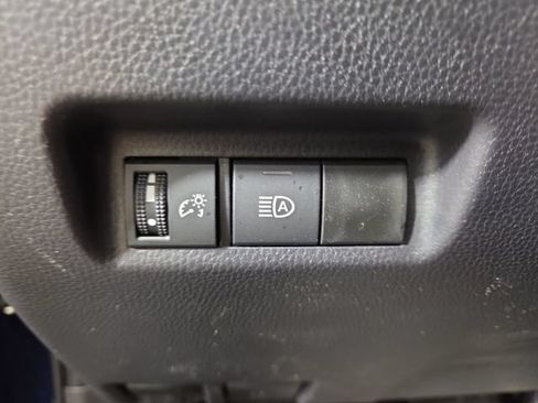 Used 2025 Toyota RAV4 XLE AWD/4WD image 28