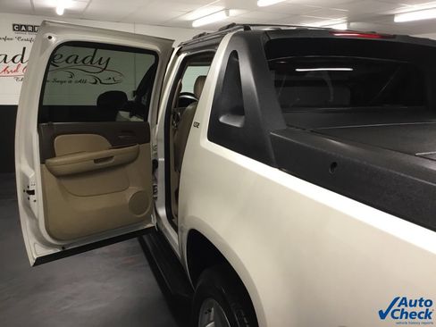 Used 2011 Chevrolet Avalanche LTZ image 39