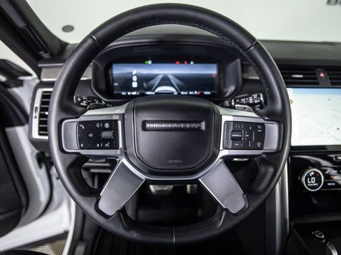 Used 2024 Land Rover Discovery Metropolitan Edition AWD/4WD image 39