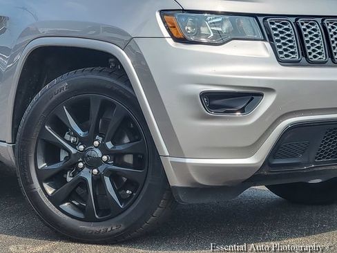 Used 2020 Jeep Grand Cherokee Altitude AWD/4WD image 4
