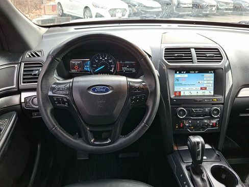 Used 2018 Ford Explorer XLT w/ Equipment Group 202A image 13