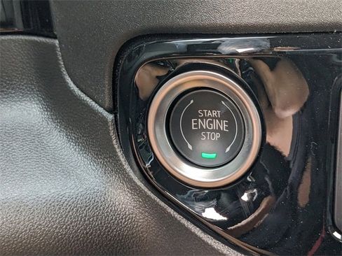 New 2025 GMC Sierra 1500 Elevation image 29