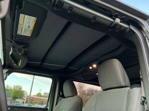 Used 2025 Jeep Wrangler Sport AWD/4WD image 22