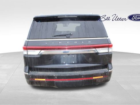 Used 2024 Lincoln Navigator Premiere image 6