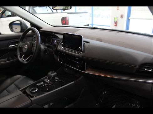 Used 2023 Nissan Rogue SV w/ SV Premium Package AWD/4WD image 23