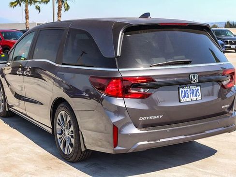 New 2026 Honda Odyssey Touring image 14
