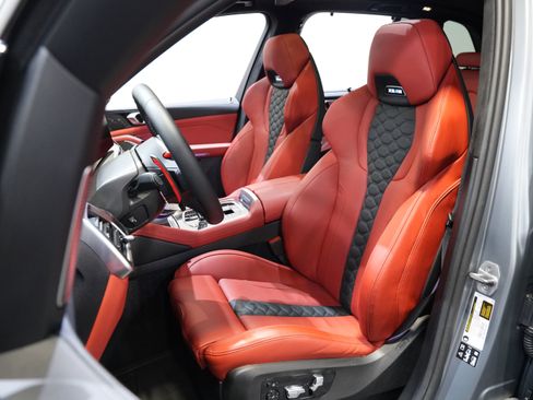 Used 2025 BMW X5 M Competition w/ Executive Package image 30