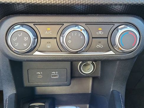 Used 2023 Nissan Kicks SV image 27