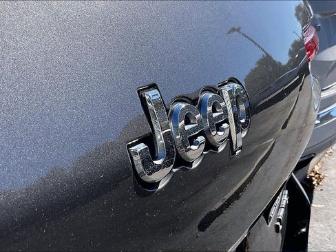 Used 2022 Jeep Grand Cherokee L Limited image 9