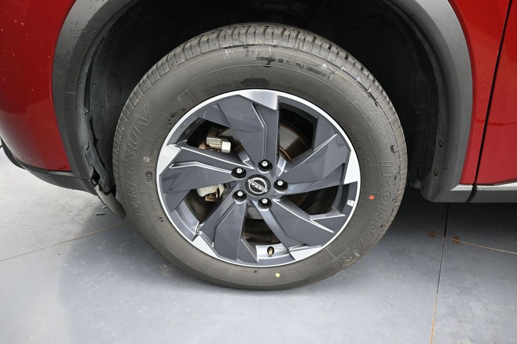 Used 2025 Nissan Rogue SV FWD image 9