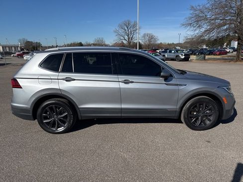Used 2022 Volkswagen Tiguan SE image 6