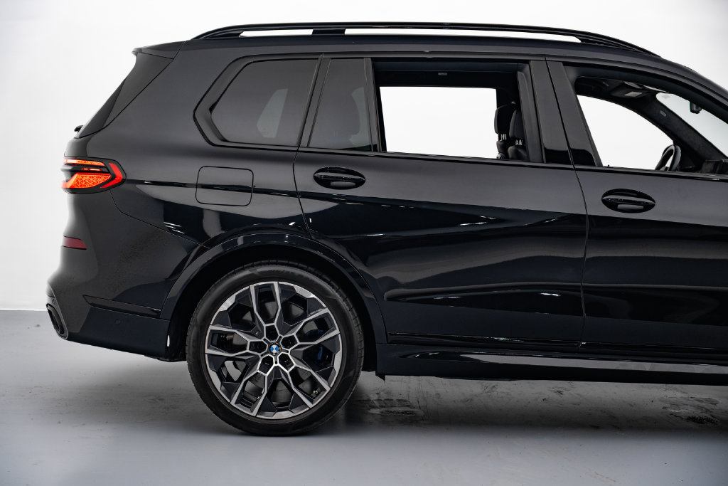 Used 2025 BMW X7 M60i w/ Executive Package AWD/4WD image 30