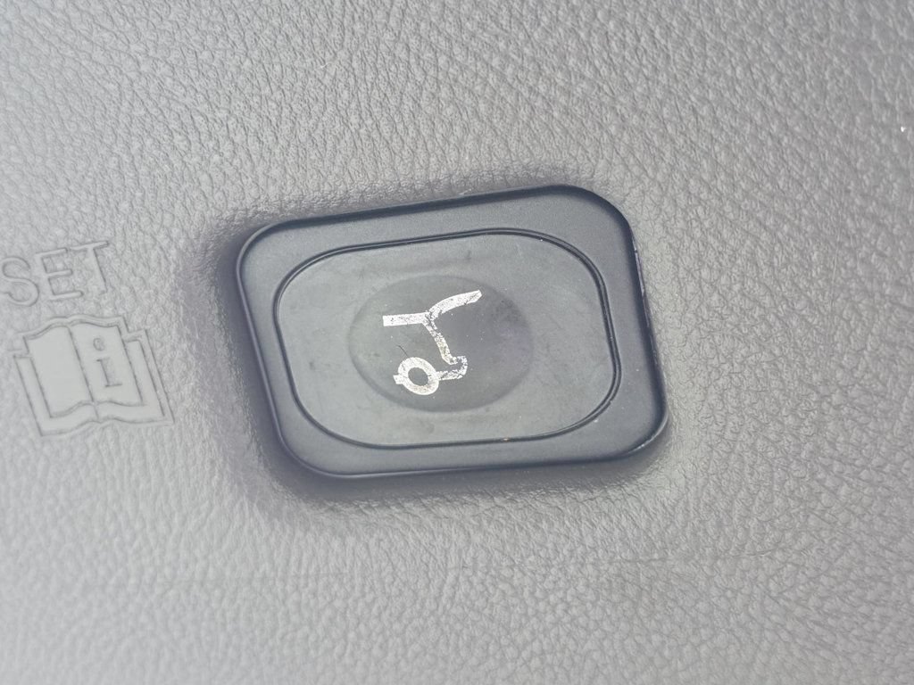 Used 2016 Lincoln MKX Reserve FWD image 13
