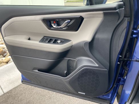 Used 2025 Subaru Forester Limited image 17